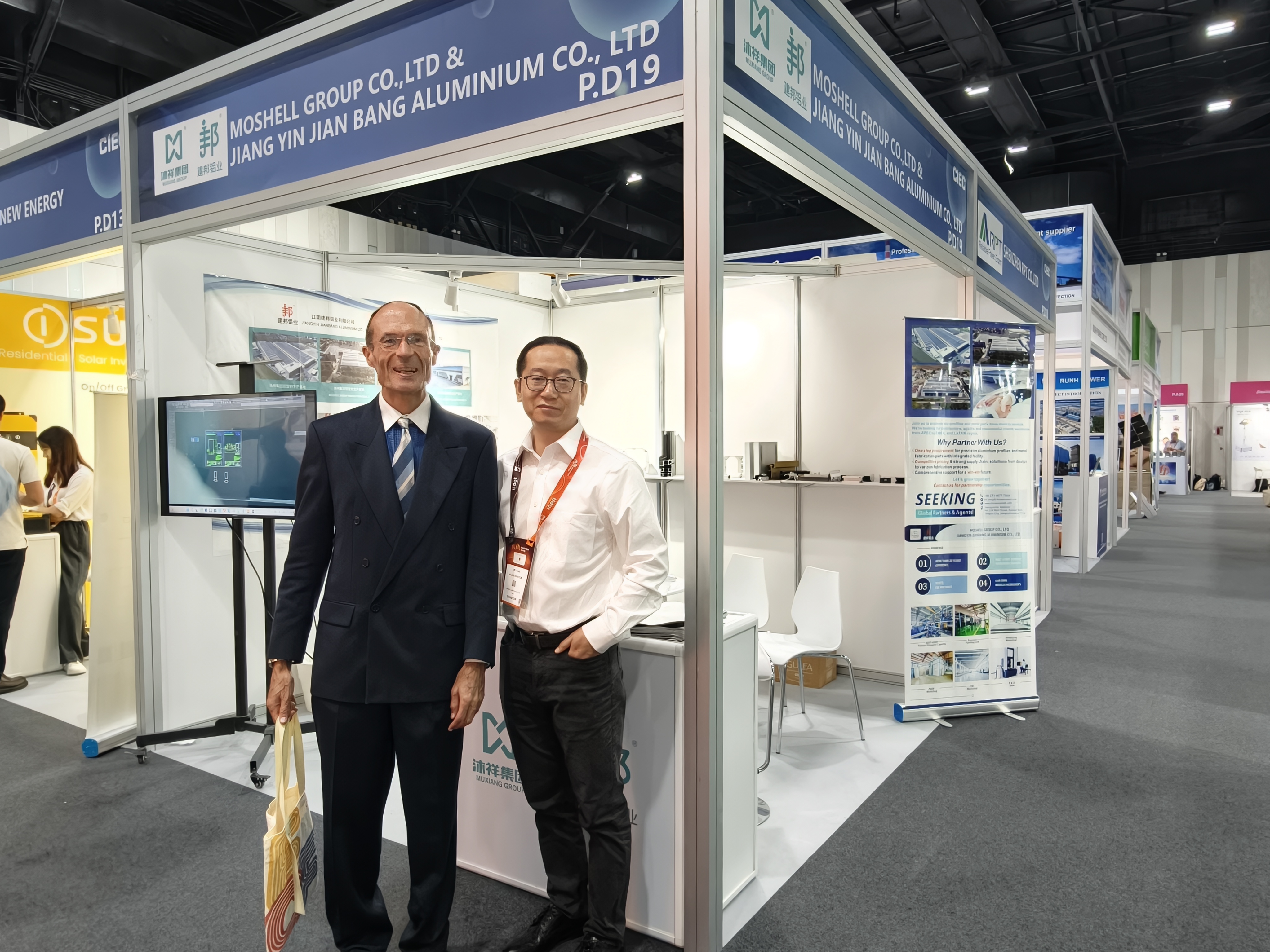Muxiang Group visar upp nya energibesparande aluminiumprofiler på Dubai Energy Exhibition
